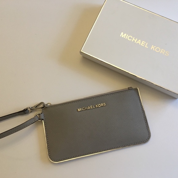 Michael Kors Pearl Grey Leather Wristlet NWT - Picture 1 of 7